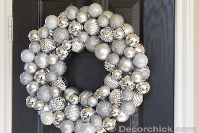 Christmas DIY: Ornament wreath