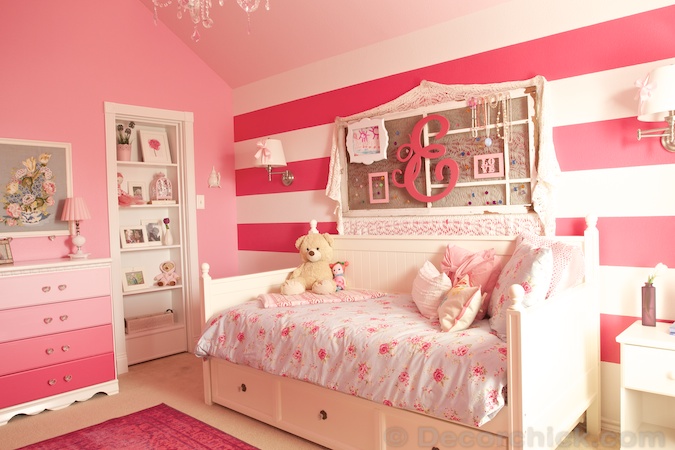 Little girl deals princess room