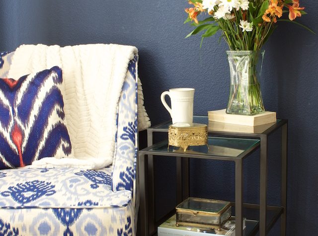 Sitting Area in Master Bedroom | www.decorchick.com