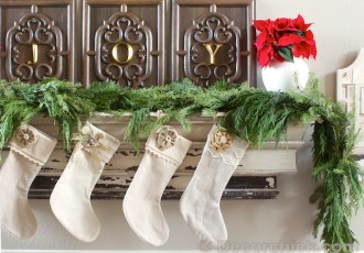 Simple Christmas Mantel - Decorchick!