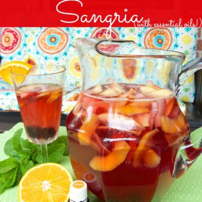 Delicious Summer Sangria Recipe (both alcoholic and non-alcoholic versions) | www.decorchick.com